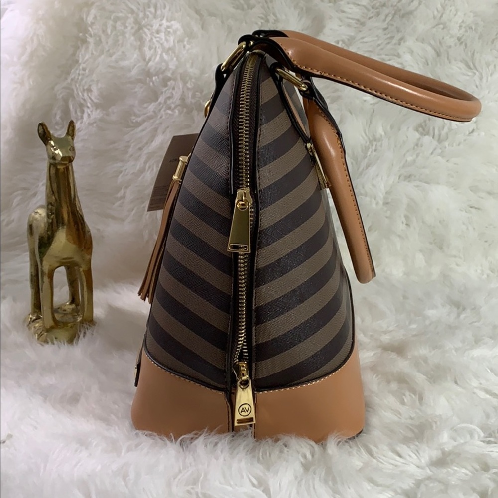 Adrienne Vittadini Size Medium Satchel Brown/Gold - Picture 5 of 5